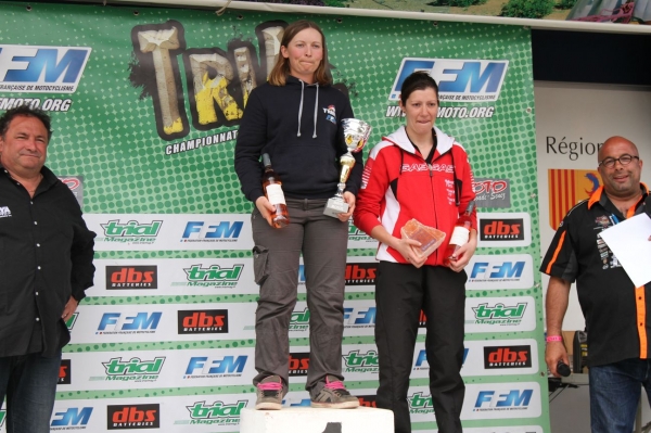 podium feminin dimanche.JPG